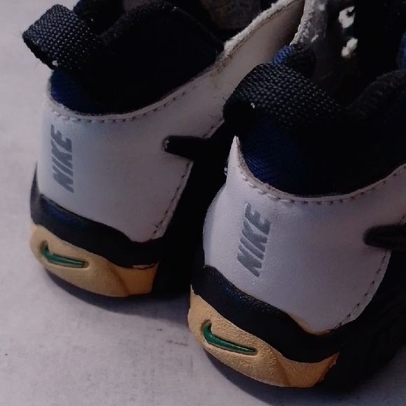 NIKE AIR BARRAGE SHOE 150247 10200 SIZE 7Y - Picture 11 of 16